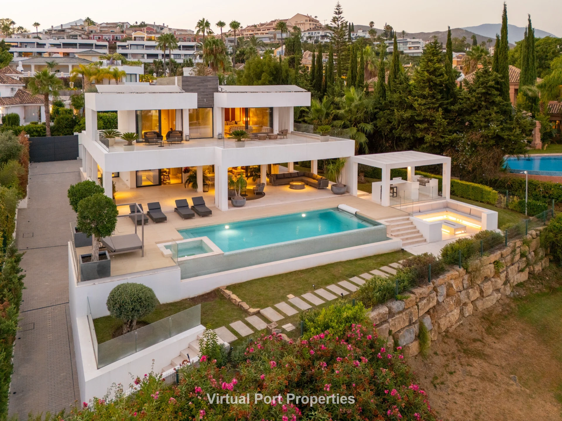 Leo 21B – Frontline Golf Contemporary Villa in Nueva Andalucía